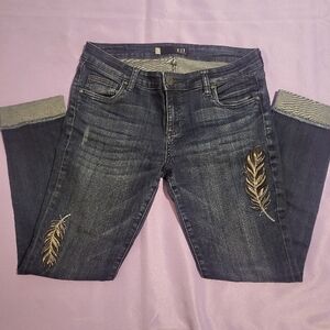 Kut from the Kloth Blue Ankle & Cropped Jeans with Feather Embroidery Size 4